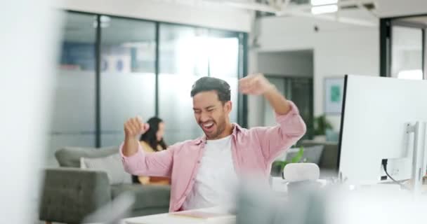 Office Computer Dance Man Celebrate Financial Profit Stock Market Growth — Stockvideo