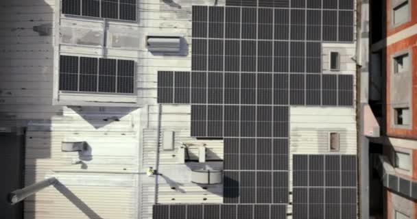 Solar Energy Drone Construction Workers Building Roof Architecture Aerial Solar — Vídeo de Stock