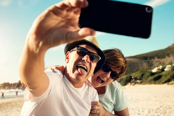 Retirement Real Fun Begins Mature Couple Taking Selfie While Spending — Stockfoto
