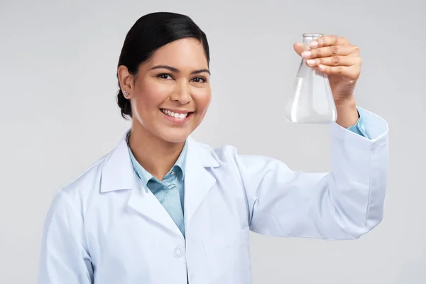 Solution Clear Cropped Portrait Attractive Young Female Scientist Holding Beaker — Zdjęcie stockowe