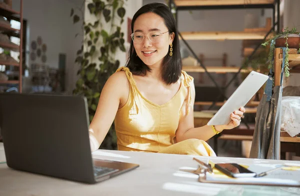Thinking Research Tablet Asian Woman Laptop Startup Management Planning Goals — Fotografia de Stock
