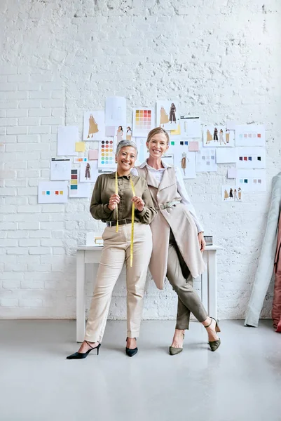 Fashion Designer Teamwork Portrait Women Workshop Creative Partnership Collaboration Small — Foto Stock