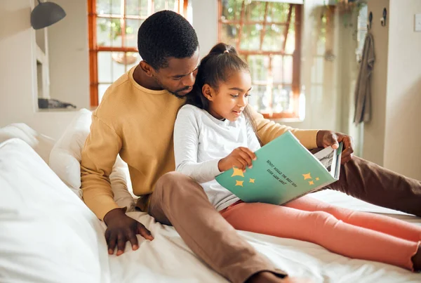 Black Family Reading Book Learning While Bed Story Time House — Stock Photo, Image
