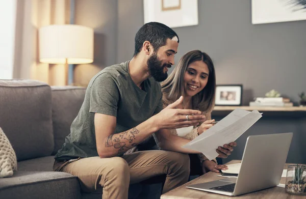 Regular Saving Financial Wellness Its Way Young Couple Using Laptop — Stok fotoğraf