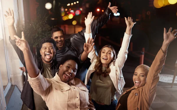Счастливые Люди Разнообразие Портрет Городе Танцевальной Вечеринки Ночного Мероприятия Празднования — стоковое фото