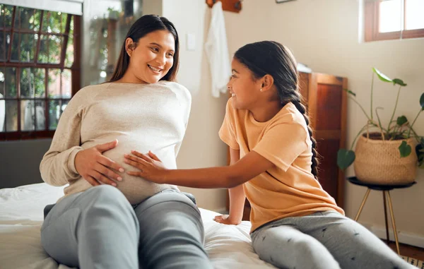 Happy Pregnant Mother Kid Bed Belly Touch Excited Curious Joyful — Stock Photo, Image