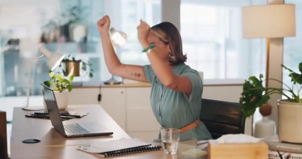 Yes Success Celebration Business Woman Working Computer Feeling Happy Work — Αρχείο Βίντεο