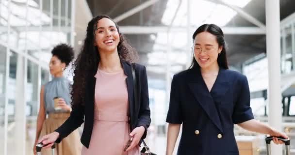 Business Woman Travel Phone Walking Luggage Partner Work Trip Together — Stock videók