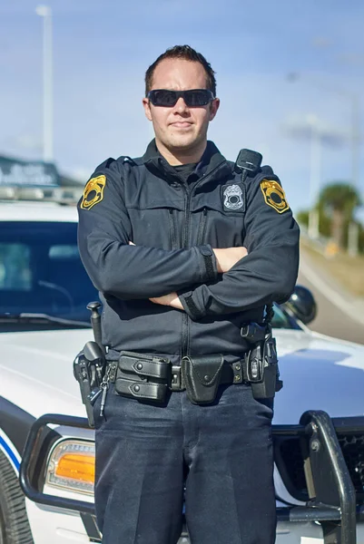 Safety Number One Concern Full Length Portrait Handsome Young Policeman — Stockfoto