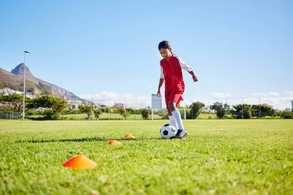 Football Girl Kid Training Grass Fitness Speed Balance Sport Talent — Stock fotografie
