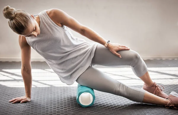 Fitness Physio Massage Woman Roller Floor Leg Tension Support Yoga — Fotografia de Stock