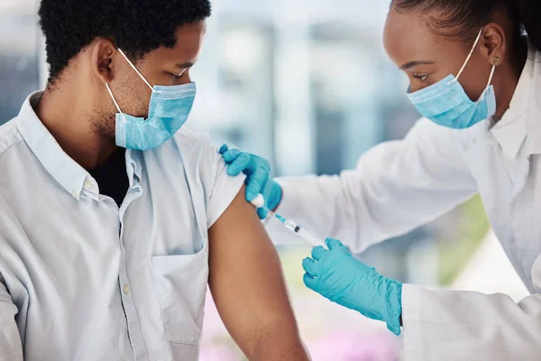 Covid Vaccine Injection Doctor Black Man Healthcare Consultation Medical Service — Fotografia de Stock
