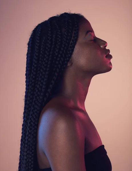 Peace Calm Black Woman Braids Studio Makeup Cosmetic Face Routine — Zdjęcie stockowe