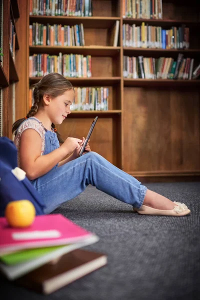 Developing Digital Age Young Girl Using Digital Tablet School — Foto de Stock