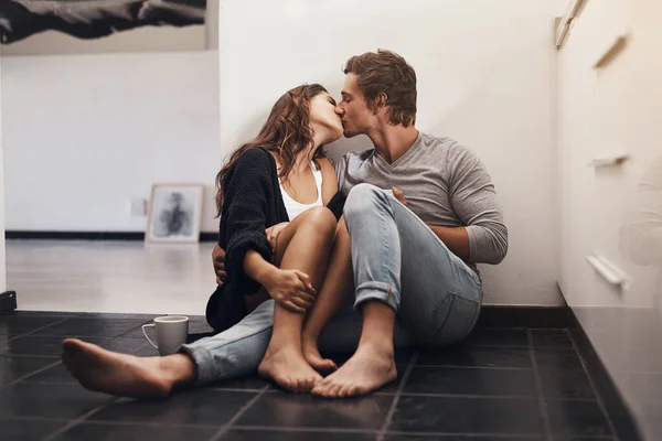 Live Your Kisses Affectionate Young Couple Sitting Kitchen Floor — 스톡 사진