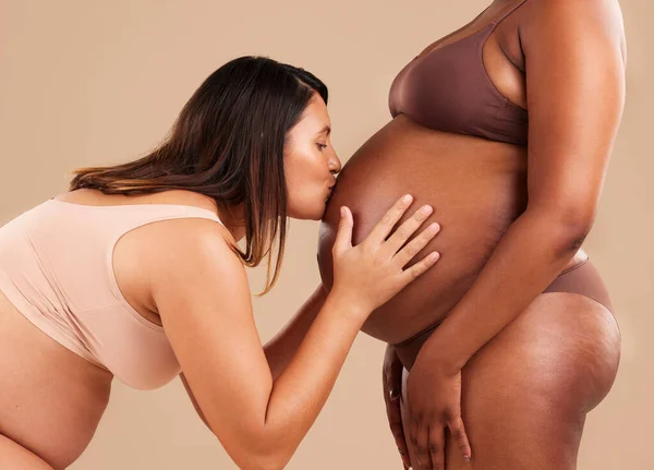 Women Love Kissing Pregnant Tummy Studio Background Mom Trust Support — Photo
