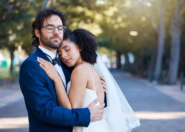 Wedding Bride Groom Hug Love Care Celebration Outdoor Garden Bridal — Stockfoto