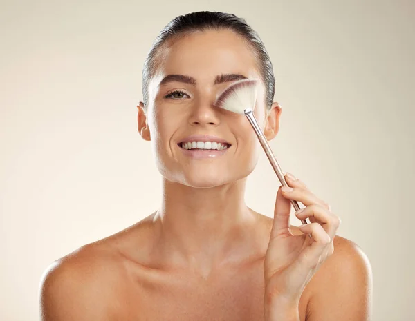 Brush Makeup Face Happy Woman Smile Beauty Portrait Skincare Cosmetics — Fotografia de Stock