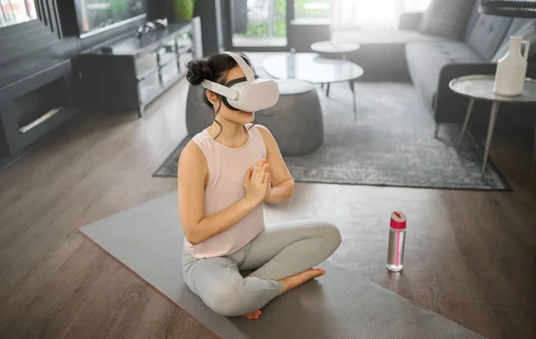 Virtual Reality Meditation Fitness Woman Using Headset Access Metaverse Her — Stock Fotó