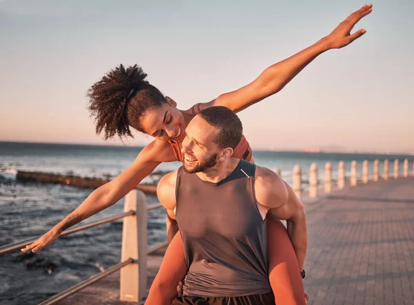Beach Fitness Couple Piggyback Sunset Happy Summer Holiday Vacation Quality — Stok Foto