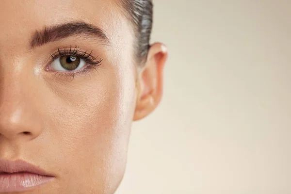 Beauty Skincare Half Face Woman Mockup Space Cosmetics Makeup Facial — Fotografia de Stock
