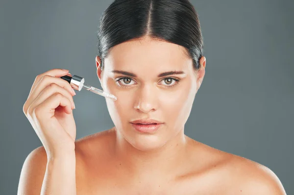 Portrait Woman Skincare Oil Dermatology Serum Cosmetics Confidence Girl Grey — 图库照片
