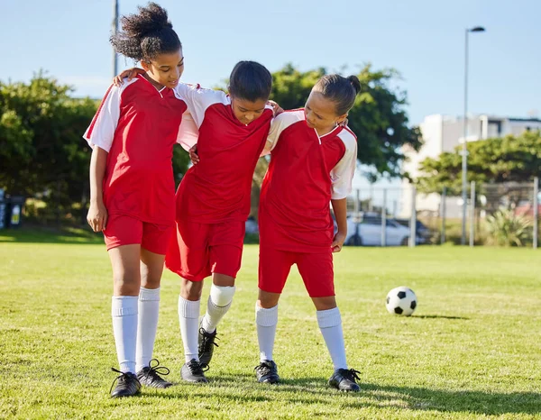 Soccer Injury Children Team Help Support Walk Hurt Friend Game — Stock fotografie