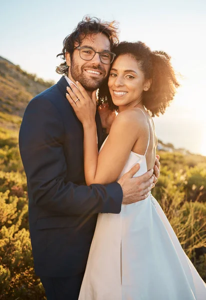Portrait Interracial Bride Groom Wedding Sunset Nature Hug Celebrate Love — Zdjęcie stockowe