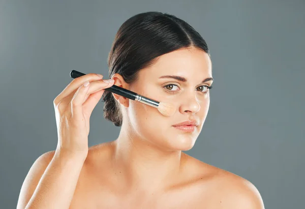Woman Facial Beauty Makeup Brush Portrait Wellness Cosmetics Dermatology Skincare — 图库照片