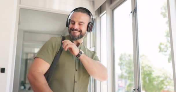 Dance Headphones Business Man Office Walking Energy Happy Attitude Positive — Stok video