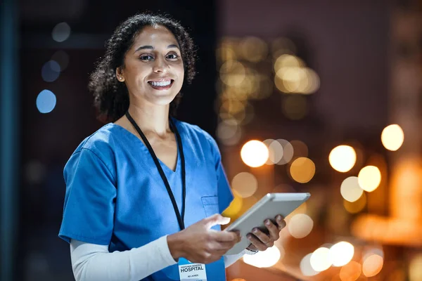 Tablet City Portrait Woman Doctor Doing Research Night Rooftop Hospital — Stockfoto