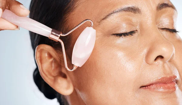 Face Mature Woman Roller Massage Closeup Antiaging Skincare Beauty Isolated — Stock Fotó