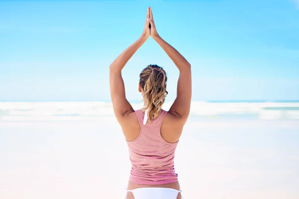 Doe Yoga Geniet Van Het Leven Een Jonge Vrouw Doet — Stockfoto