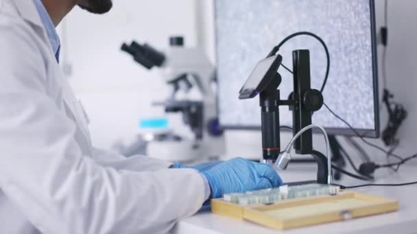 Science Research Man Scientist Biotechnology Scientific Tech Innovation Data Analysis — Wideo stockowe
