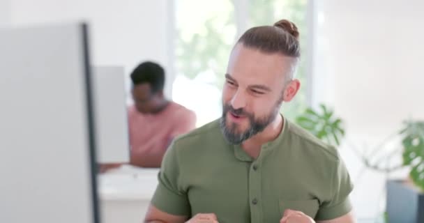 Computer Success Applause Business Man Celebrating Goals Targets Office Achievements — Stockvideo