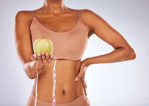 Apple Measuring Tape Diet Black Woman Studio Gray Background Weightloss — Fotografia de Stock