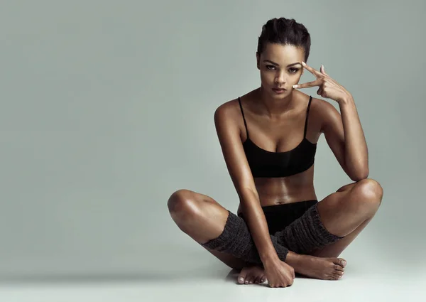 Ive Got Mind Fitness Studio Shot Sporty Young Woman Gray — Stockfoto