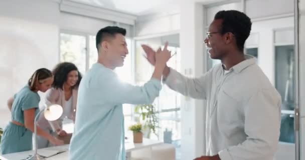 Teamwork Fist Bump People Office Hello Welcome Onboarding Creative Startup — Stockvideo