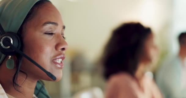 Call Center Muslim Woman Communication Computer Night Business Advisory Telemarketing — ストック動画