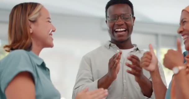 Aplaudir Celebrar Personas Felices Trabajo Equipo Oficina Éxito Emoción Los — Vídeos de Stock