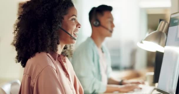 Call Center Black Woman Communication Computer Night Business Advisory Telemarketing — Vídeo de Stock