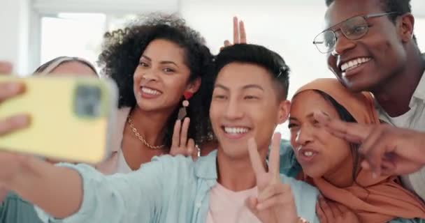 Selfie Frieden Und Freunde Mit Einem Geschäftsteam Das Gemeinsam Büro — Stockvideo