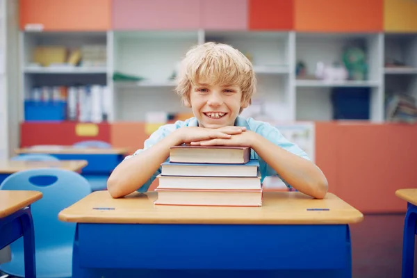 Ive Got Some Reading Happy Young Boy Sitting His Desk — Stock Photo, Image
