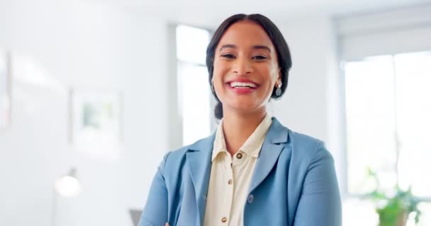 Sucesso Rosto Mulher Negócios Escritório Com Sorriso Confiança Mentalidade Positiva — Vídeo de Stock