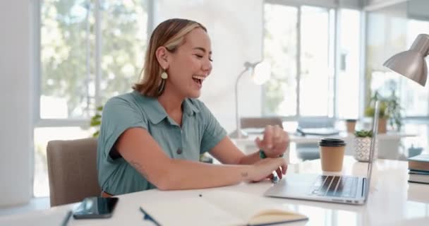 Γυναίκα Laptop Και Video Call Στο Γραφείο Κύμα Χαμόγελο Και — Αρχείο Βίντεο