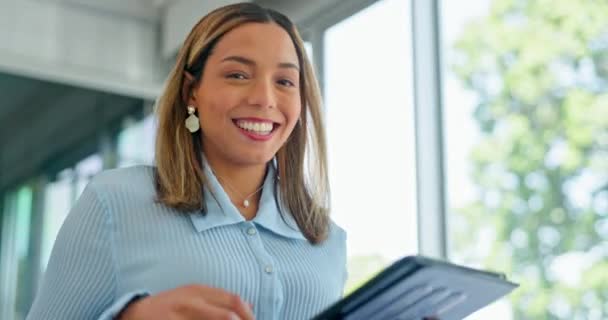 Peace Sign Happy Tablet Business Woman Office Planning Emoji Social — Vídeo de stock