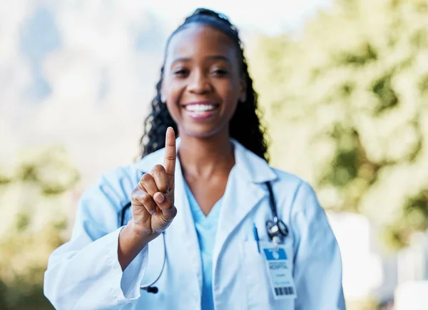 Siyahi Kadın Doktor Sağlık Sigortası Sağlık Sigortası Sağlık Hizmetleri Için — Stok fotoğraf