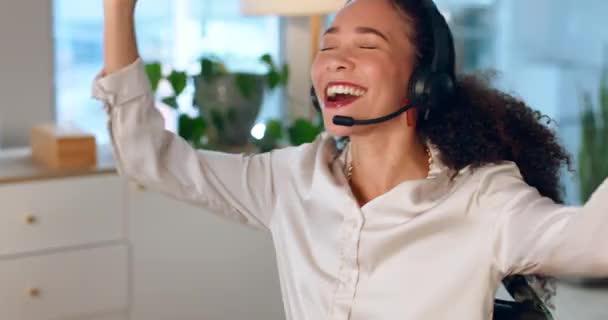 Call Center Woman Celebration Success Target Stock Market Trading Office — Stock video