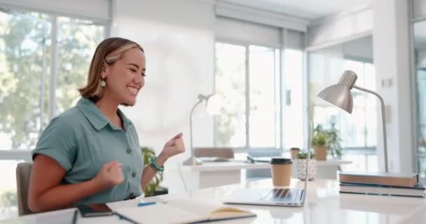 Aplausos Vencedora Mulher Negócios Laptop Para Crescimento Empresa Palmas Comemorar — Vídeo de Stock