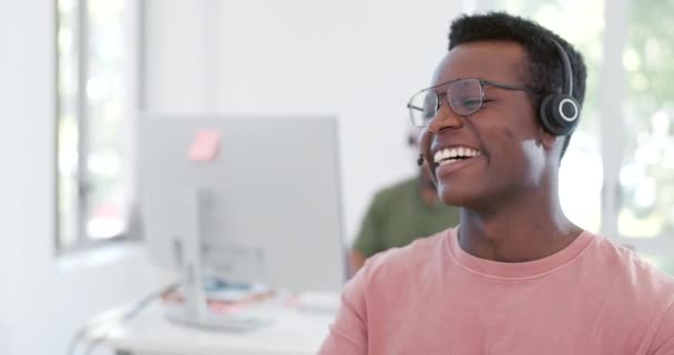 Obsługa Klienta Call Center Lub Śmiech Czarny Człowiek Doradztwo Kontakt — Wideo stockowe